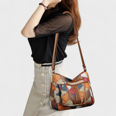 Soraya – Elegance and practicality in a single accessory