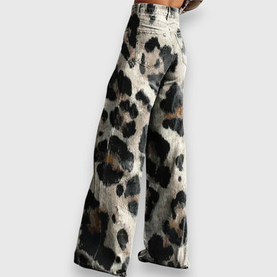 Tavira – Statement jeans with a wild pattern