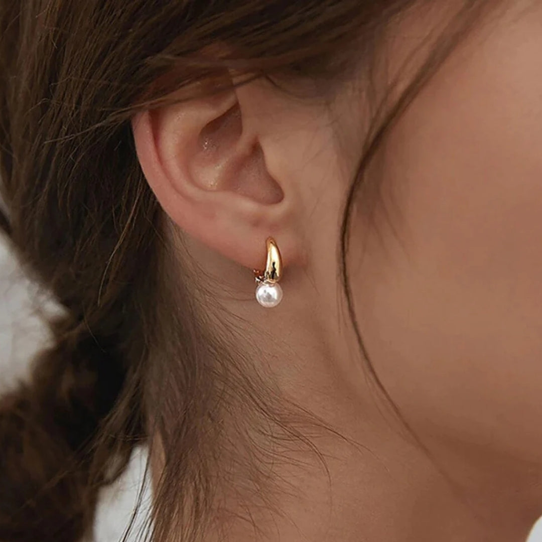 Oralie – Small vintage earrings with a delicate sparkle
