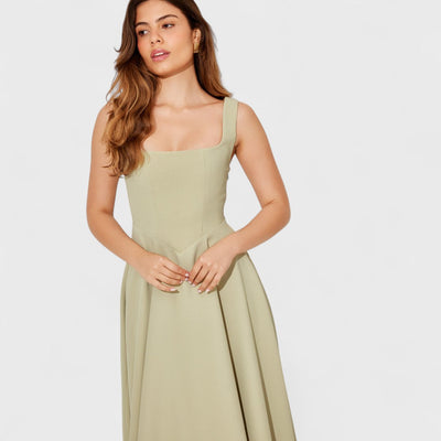 Amelia – Timeless Fluid Midi Dress