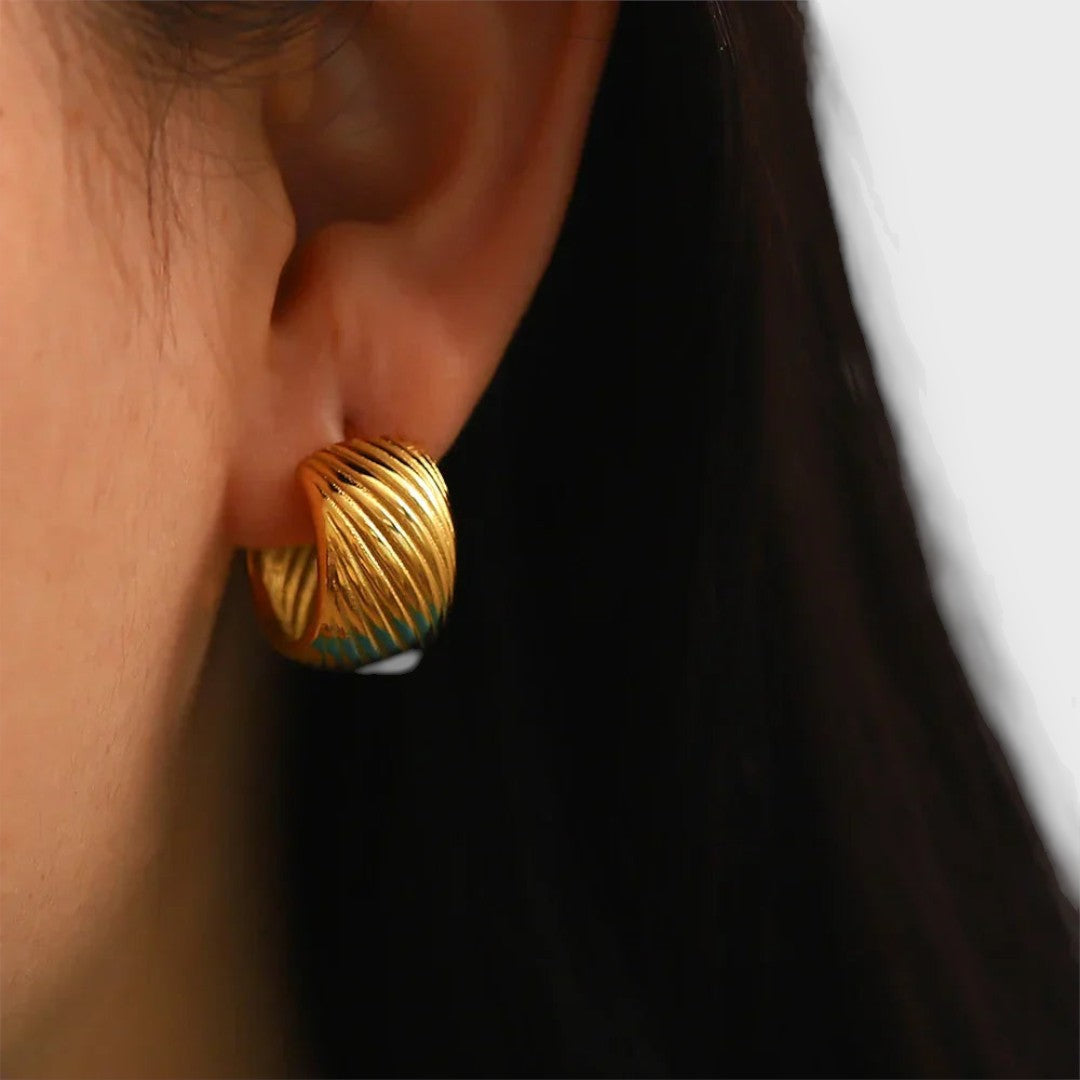 Emy – Vintage-inspired hoop earrings with a touch of luxury