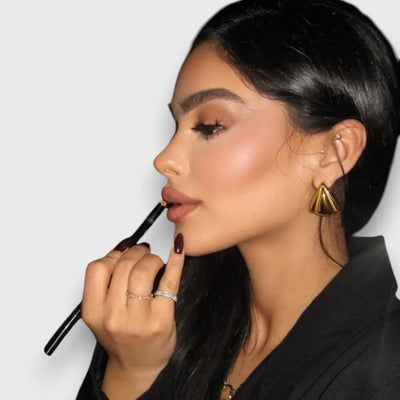 Nuna – Gold Earrings with Sculptural Character