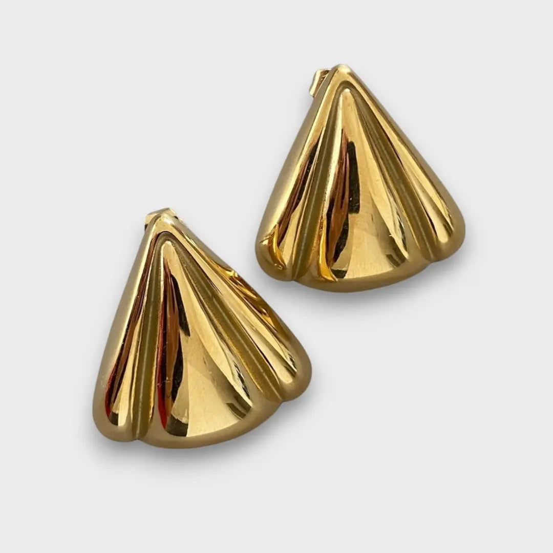 Nuna – Gold Earrings with Sculptural Character