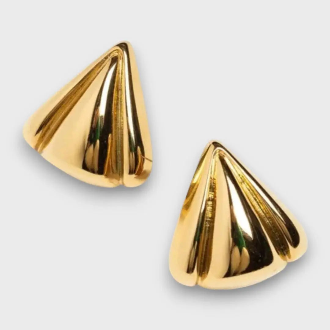 Nuna – Gold Earrings with Sculptural Character