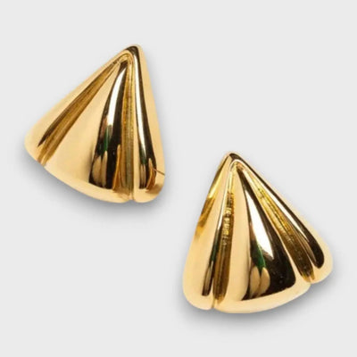Nuna – Gold Earrings with Sculptural Character