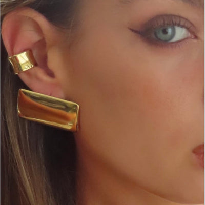 Jona – Geometric Earrings with Impactful Style