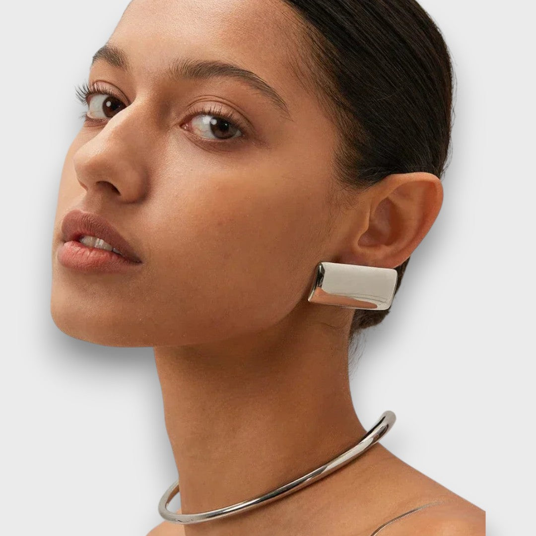Jona – Geometric Earrings with Impactful Style