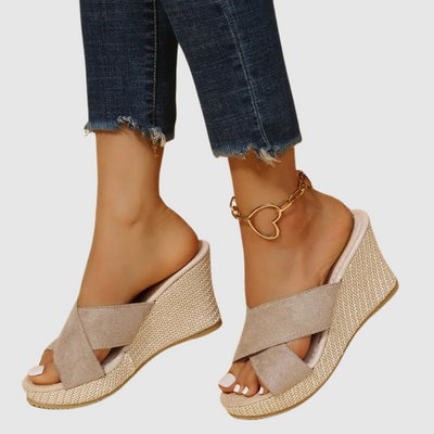 Nives - Elegant wedge sandals
