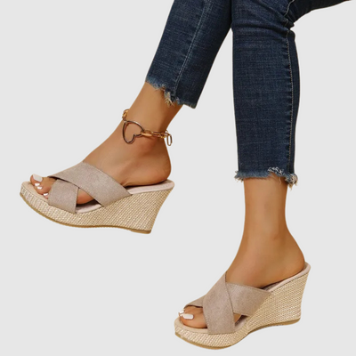 Nives - Elegant wedge sandals