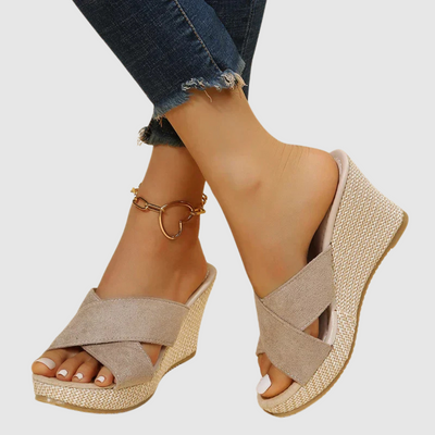 Nives - Elegant wedge sandals