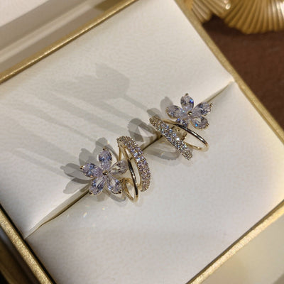 Florelle – Floral earrings with sparkling detail