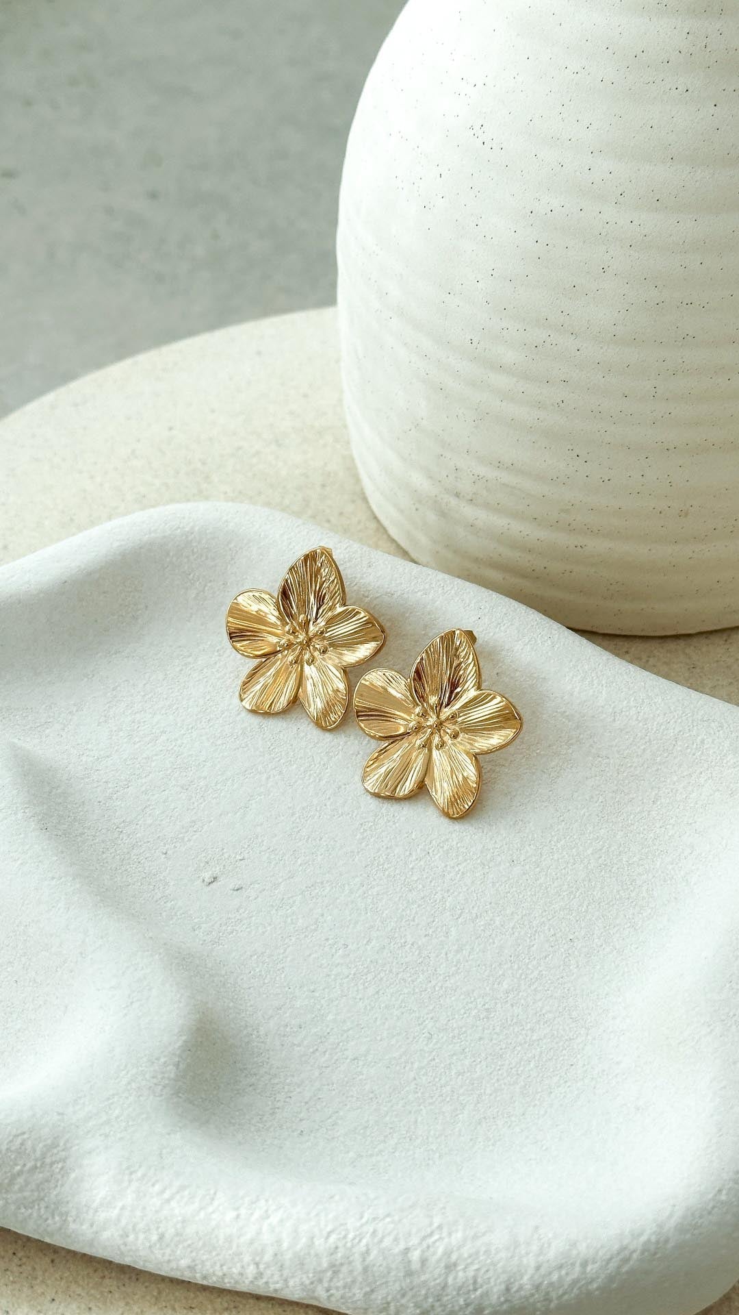 Lexi | Gold-Plated Flower Earrings