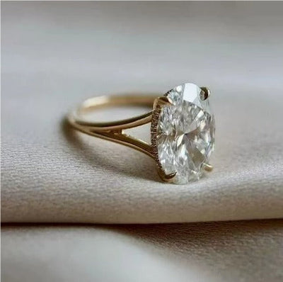 Vintage Oval Ring in Gold and Green Crystal