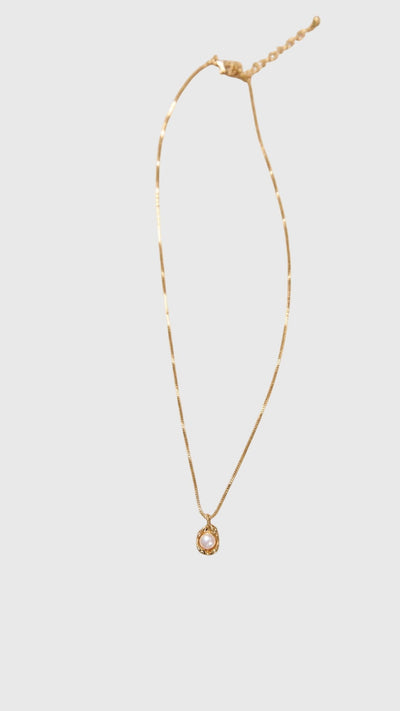 Bailey | Necklace with Golden Pearl Pendant
