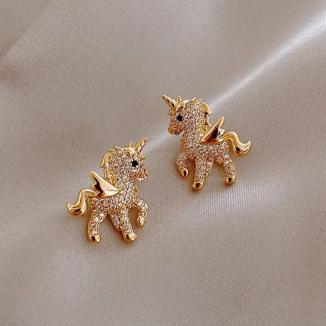 Lumira – Sparkling Earrings with a Playful Touch