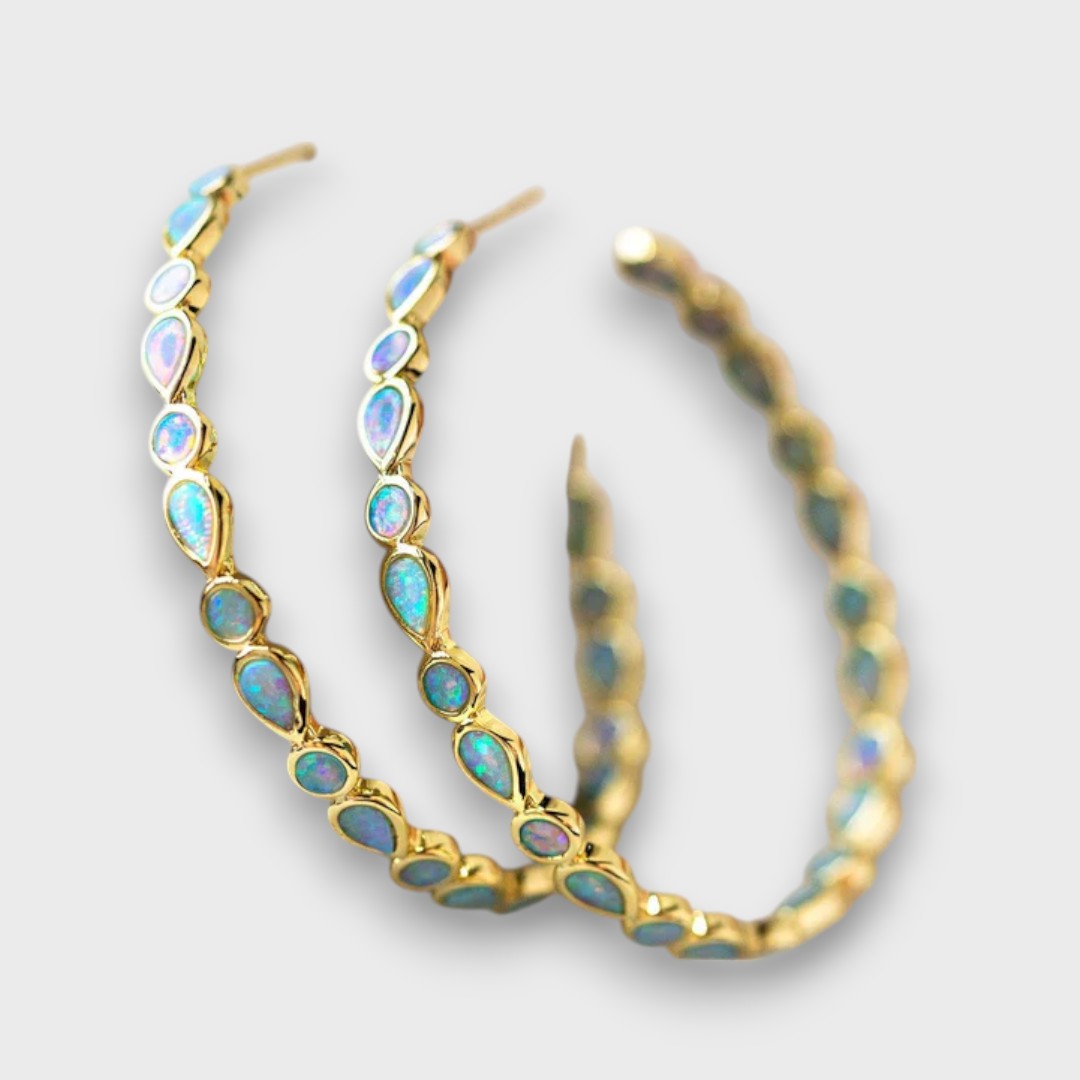 Solenya – Gold hoop earrings with iridescent shimmering stones