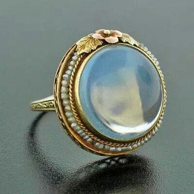 Vintage Round Golden Moonstone Ring