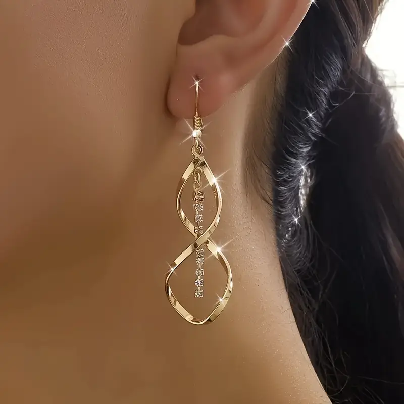 Solania – Dangle Earrings with Feminine Movement