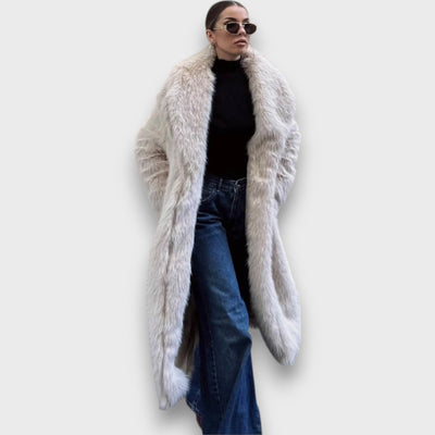 Liviane – Maxi coat in synthetic fur with couture flair